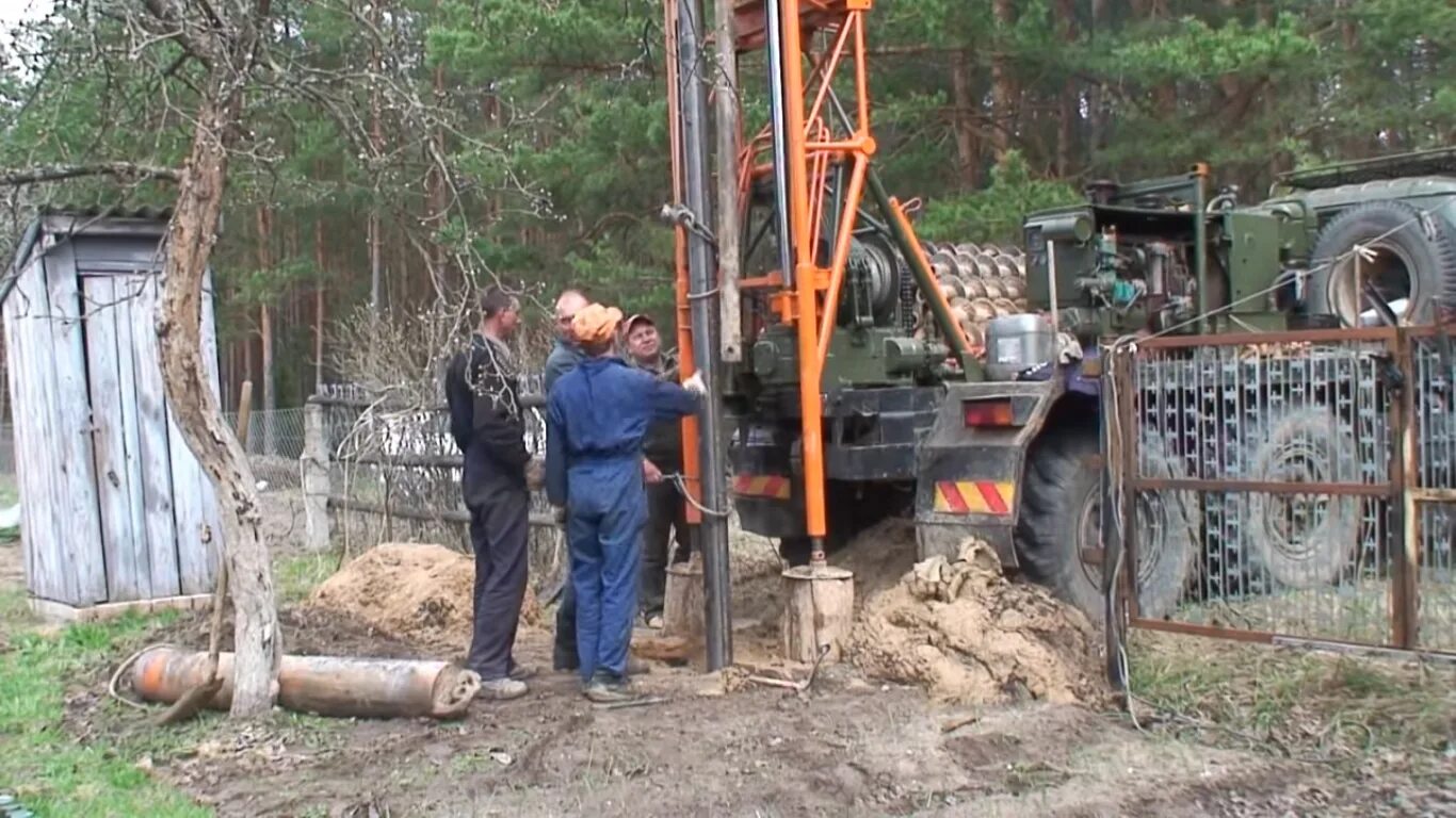 ЗИЛ 131 скважина. Бурение скважин на воду. Бурение скважин в Ленинградской. Бурение скважин на воду на участке. Ведение буровых работ