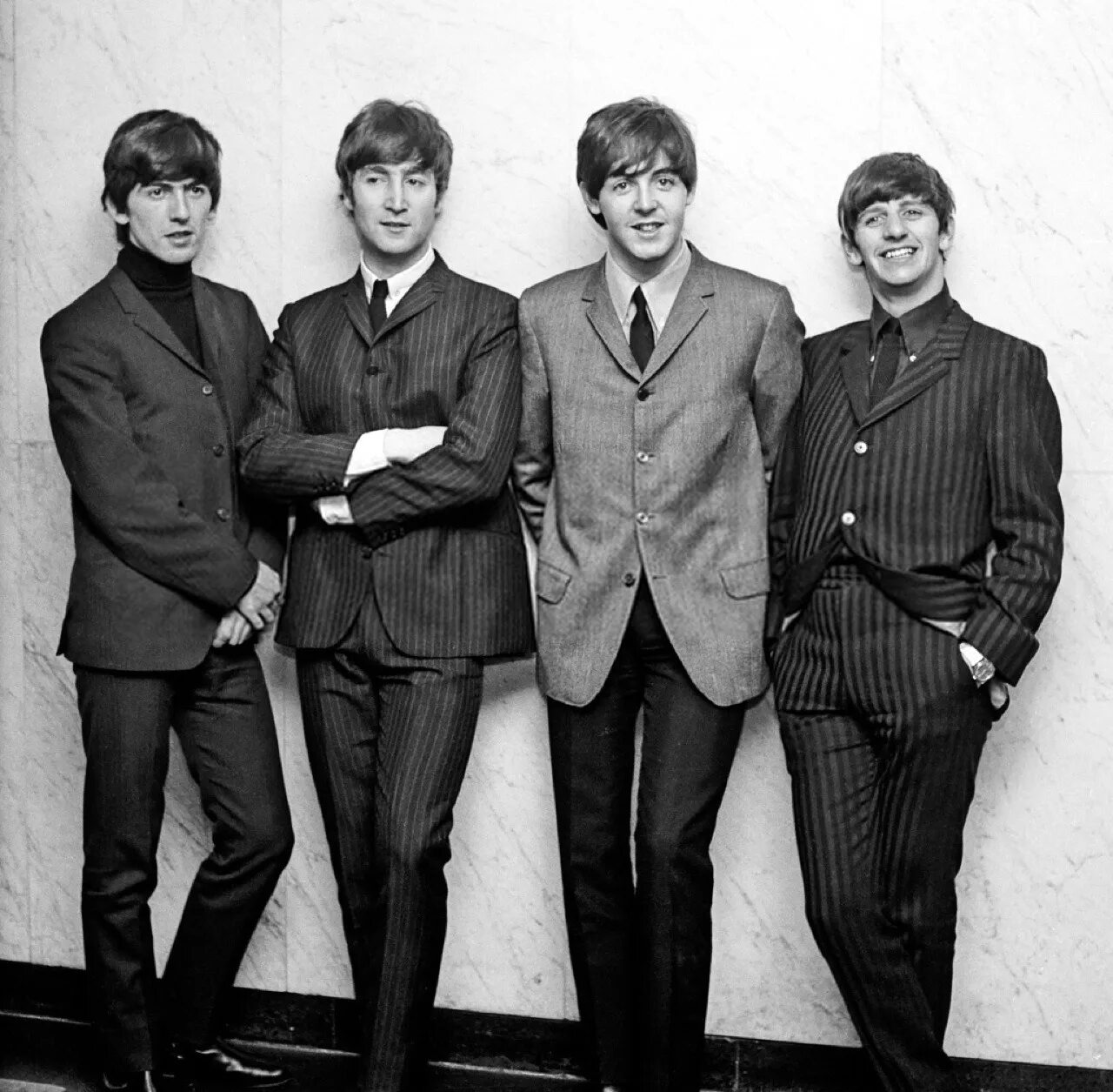 Группа the beatles состав. Состав группы Битлз. Пьер Карден Битлз. Квартет Битлз. Группа зе Битлз.