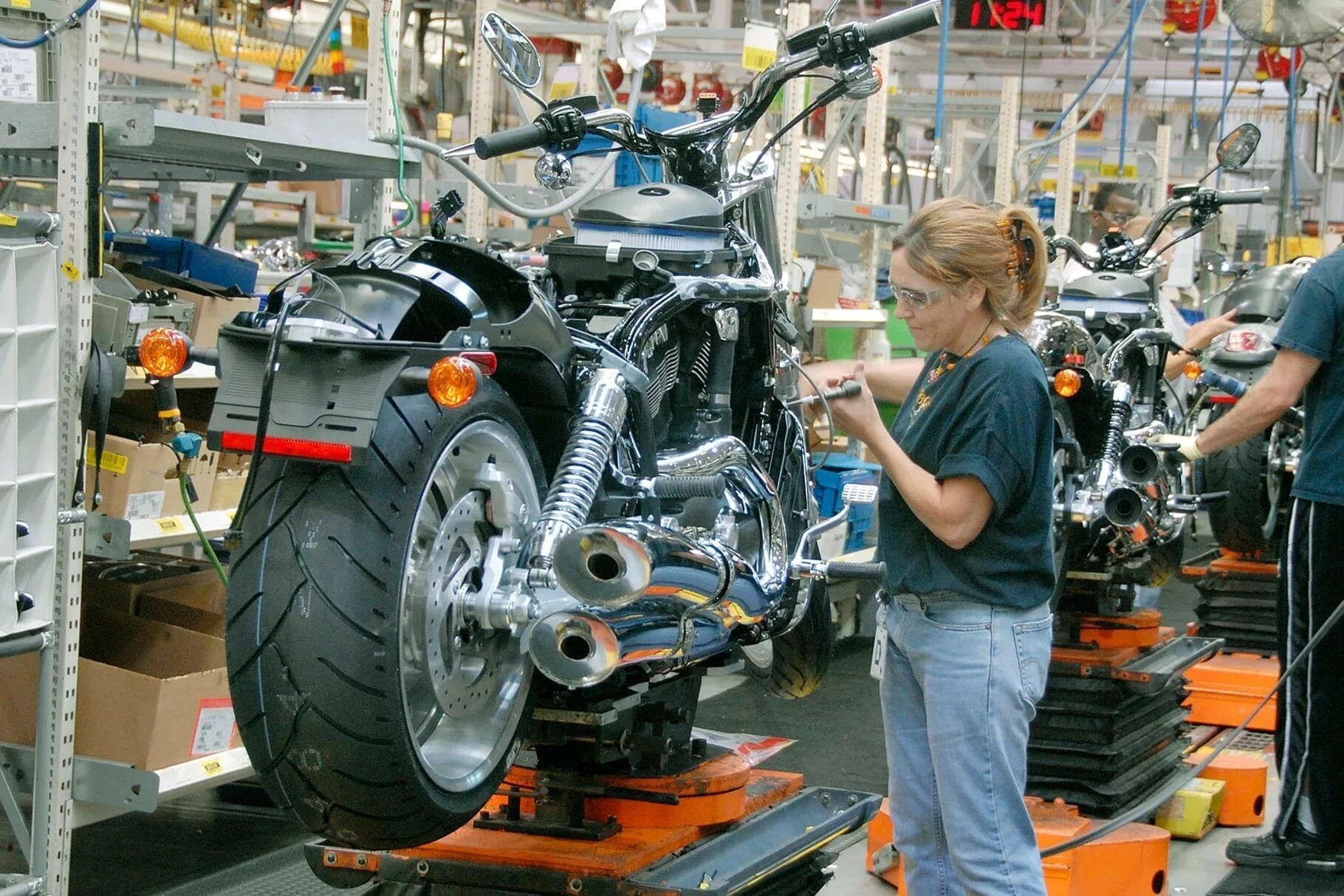 Harley davidson service. Завод харлей дэвидсон в милуоки. завод харлей дэвидсон в америке. harley-davidson производители мотоциклов. харлей с завода.