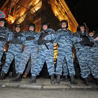 Омон едет