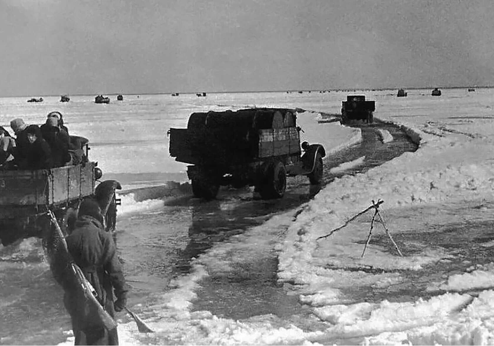 Дорога жизни Ленинград. Дорога жизни блокадного Ленинграда Ладожское озеро. Ленинград 1941 дорога жизни. Блокада Ленинграда Ладога.