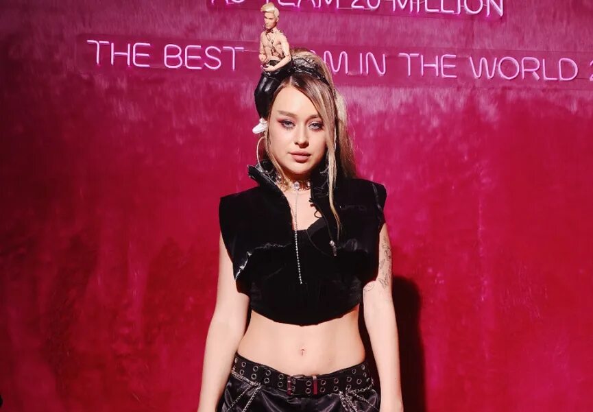 Bad barbie настя xo team. Настя барби биография. Настя бед барби биография. Настя бэд барби биография. Бедбарби тиктокерша.
