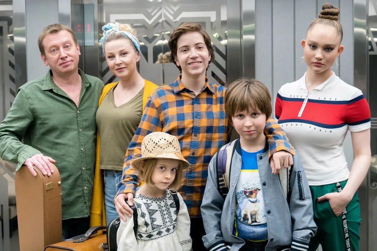 Czech family holiday. Семья на канале 1 1. Семейные традиции фото. Семья на канале 1 1. Катерина мелодрама 2021.