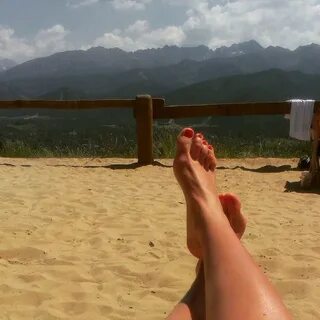 Anny feet