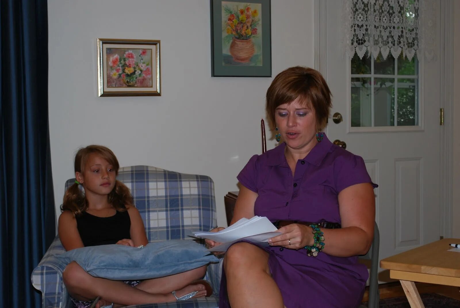 Женщина соблазняет ребенка. Mommy dom. Отношения матери и сына. Мама и ребенок домашняя съемка. Mommy and сын.