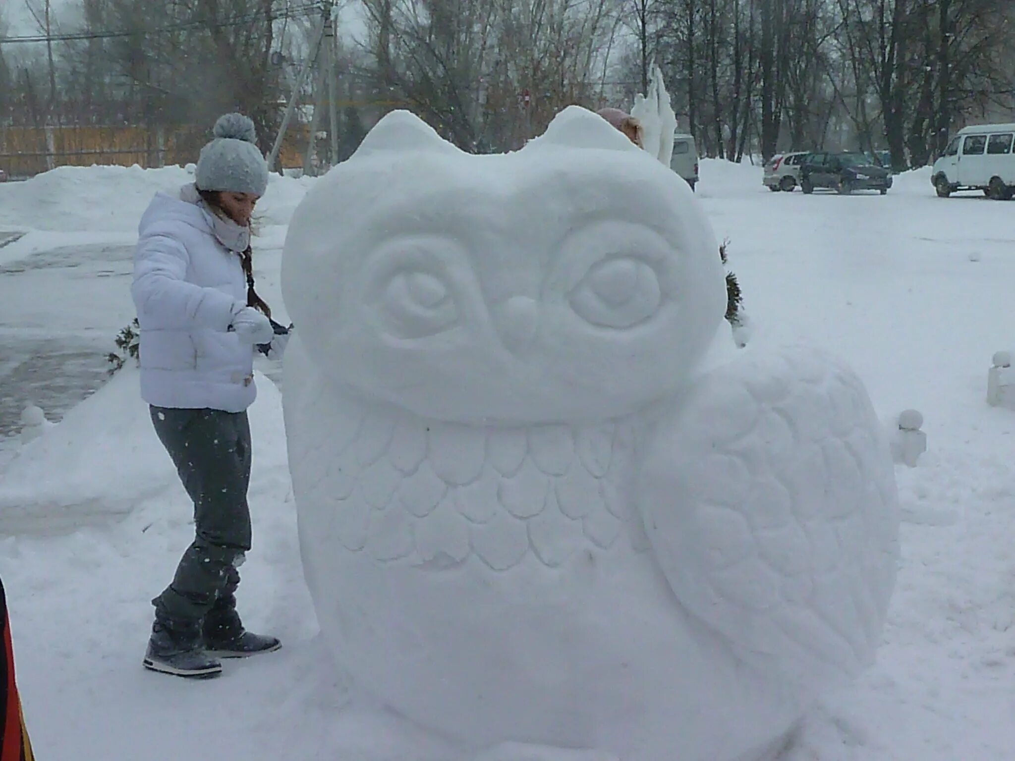 Снежные фигуры. Фигурки из снега. Снежные скульптуры. Фигуры из снега небольшие.