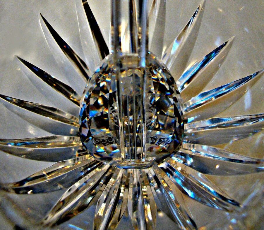 Хрусталь с серебром немиров колодкин. Реставрация хрустальных. Детали для хрустальной люстры. Реставрировать хрусталь. Хрустальная ваза на металлической ножке ссср.
