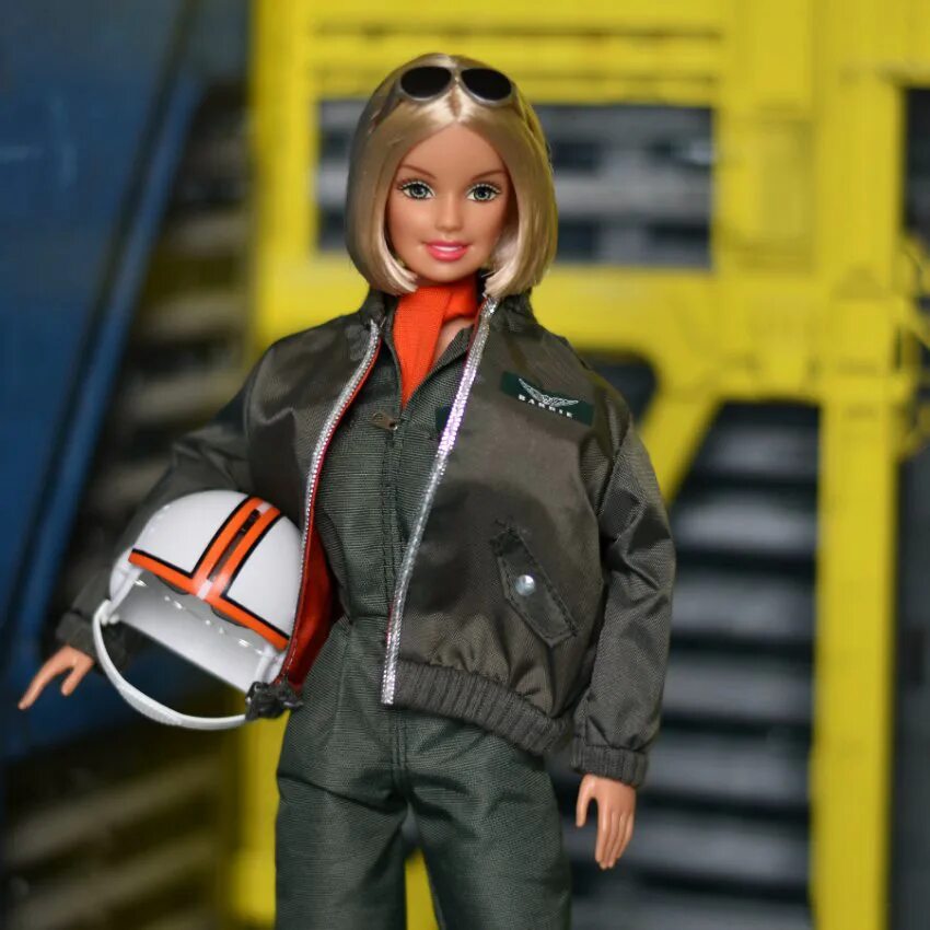 Летчик 2001 год. Барби Авиатор. Барби летчик. Куклы Барби летчика. Комбинезон для Барби.