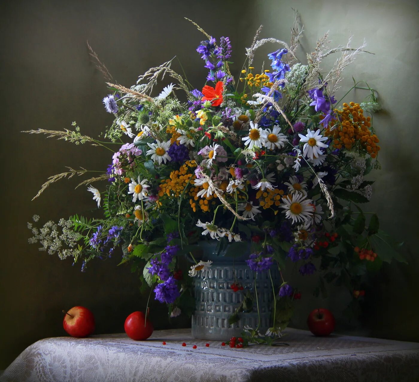Художник александр шилов деревенский натюрморт. Букет полевых цветов маслом. Полевые цветы натюрморты. Натюрморт с полевыми цветами. Фотонатюрморты татьяны скороход.