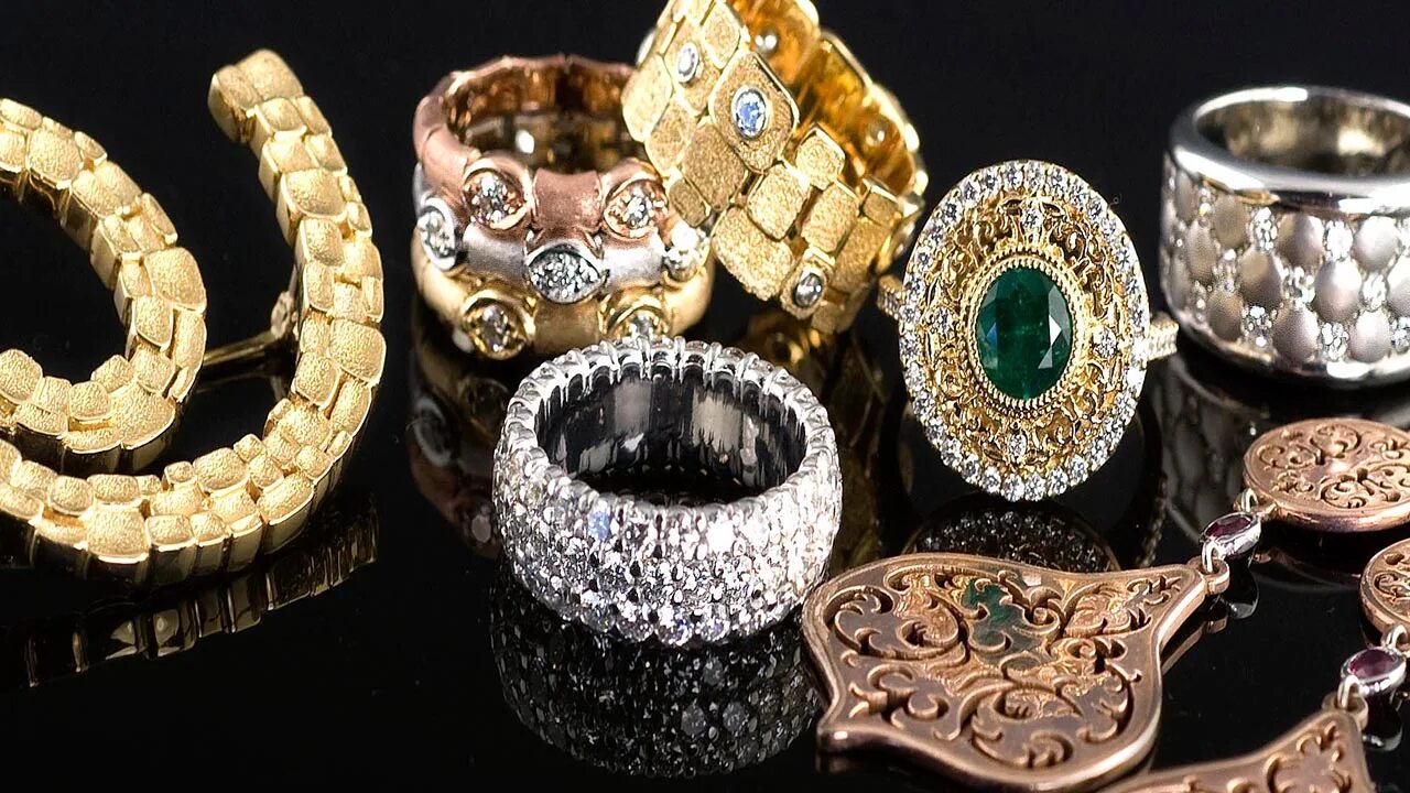 К чему снится найти украшения во сне. Драгоценности во сне. Золото с камнями во сне. Конфискованные драгоценности. Artificial Jewellery.