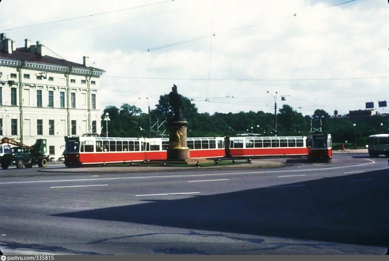 Суворовская пл. Суворовская площадь СПБ. Ленинград площадь Суворова. Суворовская площадь. 1972 Г. Ленинград. Ленинград площадь Суворова вид сверху.