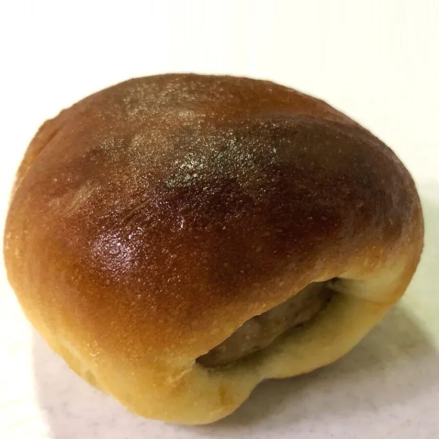 Сосиски в тесте замороженные купить. Слоеное тесто готовое. Спринг роллы. Закуска из багета. Сосиска в тесте рисунок.