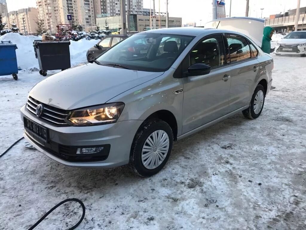 Фольксваген поло 2018 купить. Volkswagen Polo 2018 серебристый. Фольксваген поло седан 2018. Фольксваген поло 2017 седан серебристый. Фольксваген поло 2015 года серебристый.