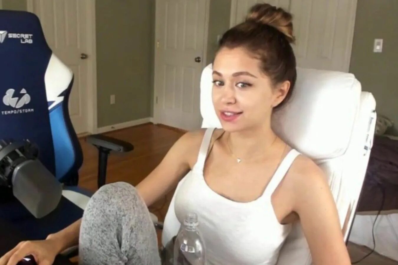 Стримерша за 1 миллион показала. Mira mitch jones. александра гаевская мира стримерша. александра гаевская mira слив. mira hs александра гаевская слив.
