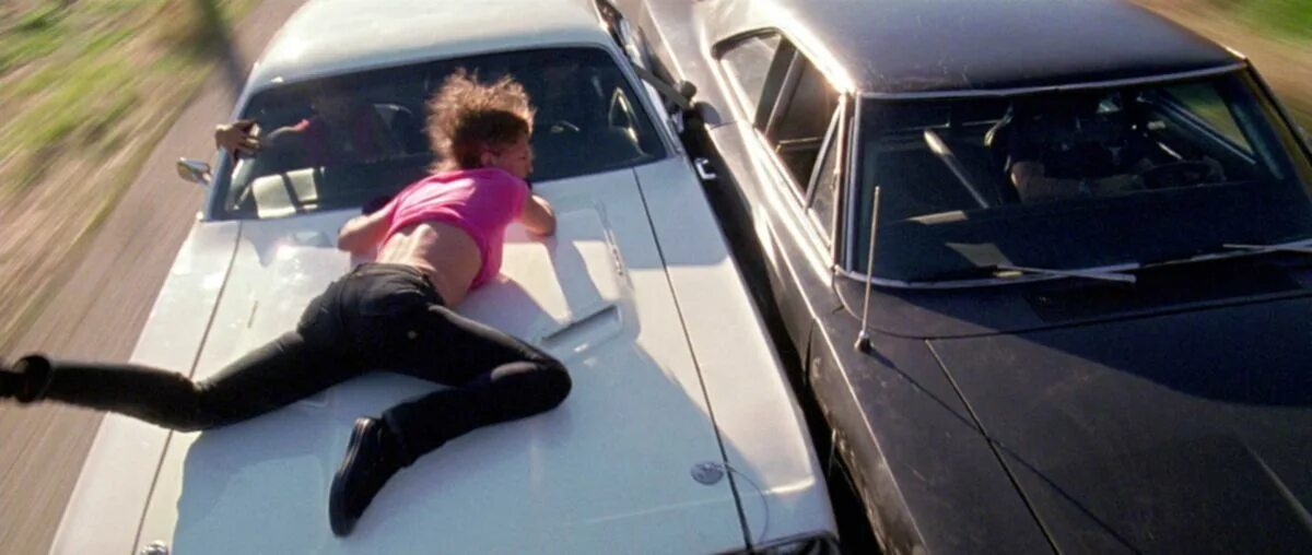 Женщина на капоте. Death Proof 2007. Каскадер Майк Тарантино. Death Proof 2007 Курт Рассел.