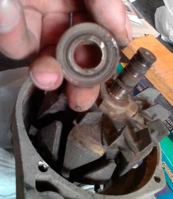 Как поменять подшипники генератора 2110. Как поменять подшипники генератора 2110. Замена переднего подшипника генератора ваз 2110. Подшипники генератора ваз 2110. Съемник подшипников генератора ваз 2110.