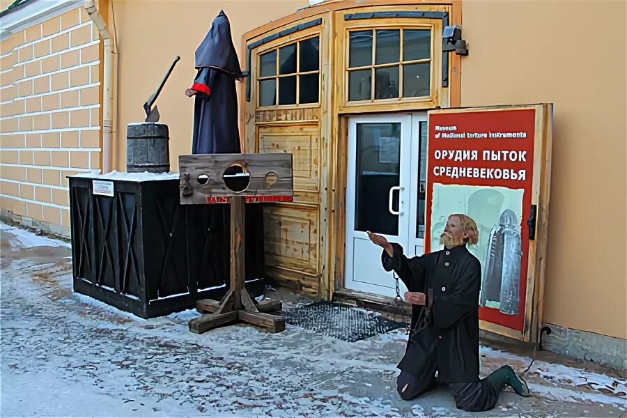 Петропавловская крепость пытки. Орудие пыток средневековья Петропавловская крепость. Петропавловская крепость музей пыток. Каретник Петропавловская крепость орудия пыток. Комната пыток Санкт-Петербург Петропавловская крепость.