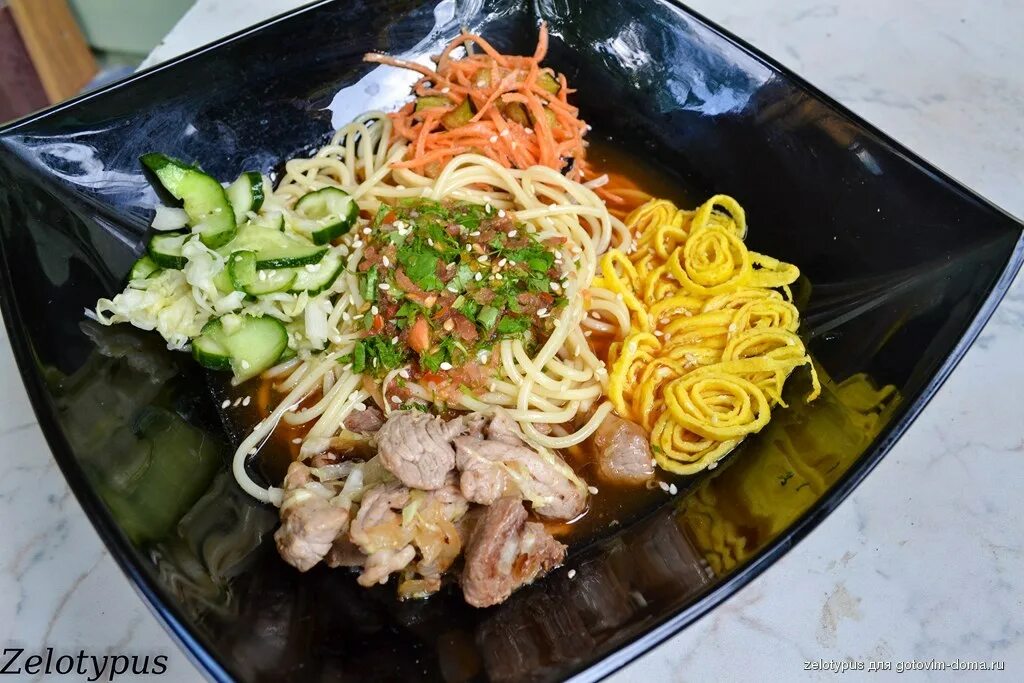 Корейский холодный суп кукси. Рамен лапша кукси. Бульон для кукси. Корейское кукси. Корейская лапша кукси.