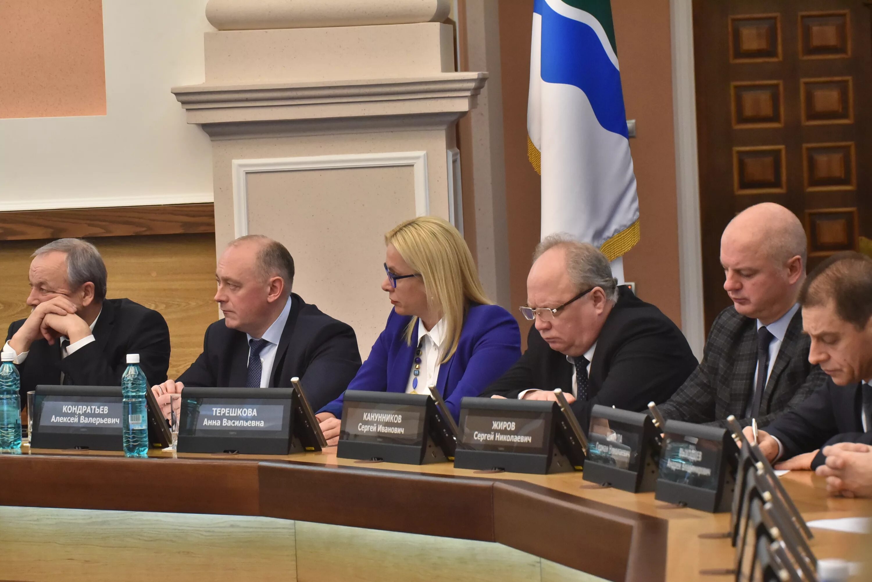 Работники горсовет новосибирска фото. Здание промбанка (мэрия) новосибирска. Мэрия в новосибирске на ленина. Мэрия новосибирска сотрудники. Мэрия новосибирска внутри.