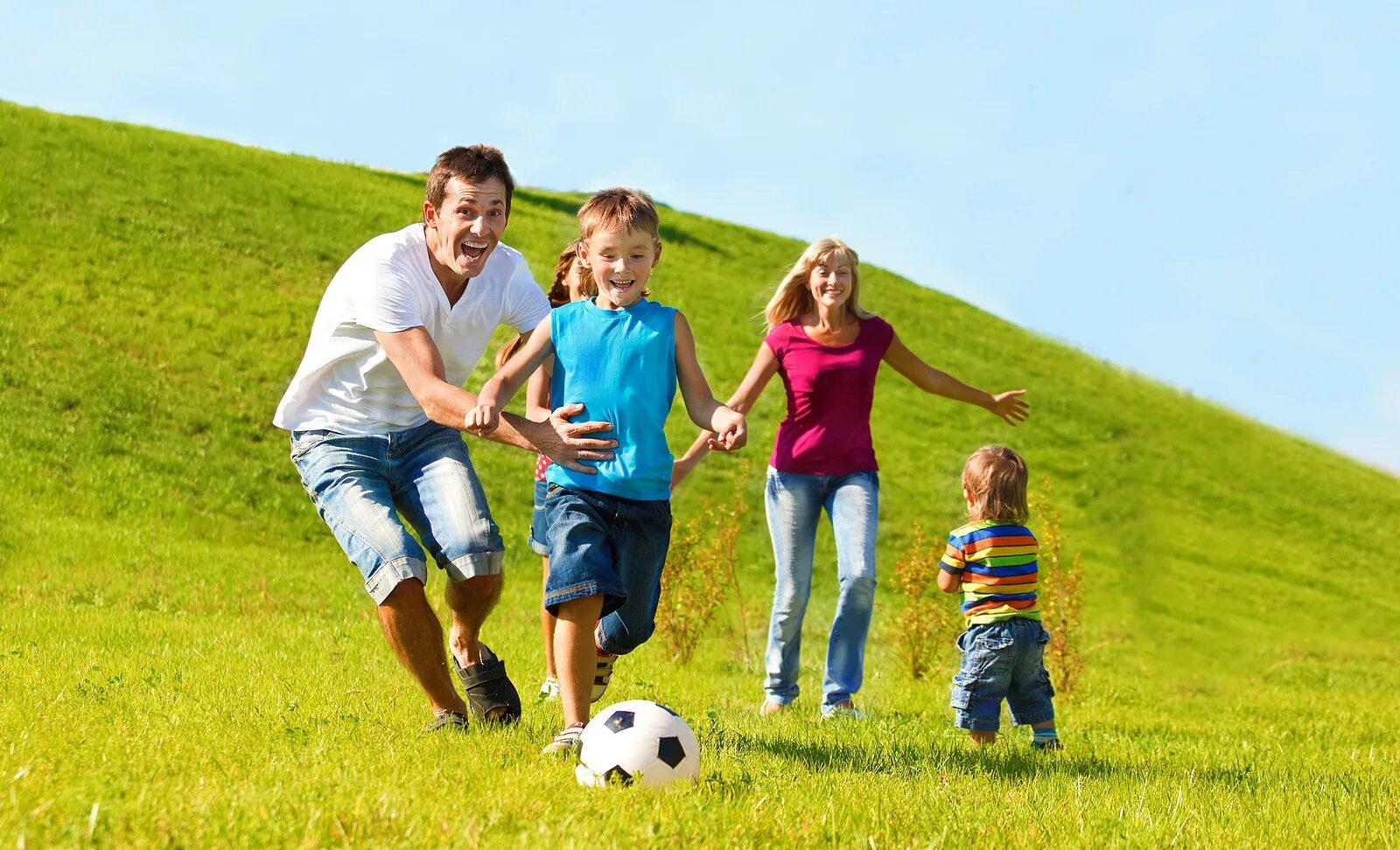 Спорт в год семьи. Спортивная семья. Здоровые счастливые дети. Спортивные дети. Здоровые дети и родители.