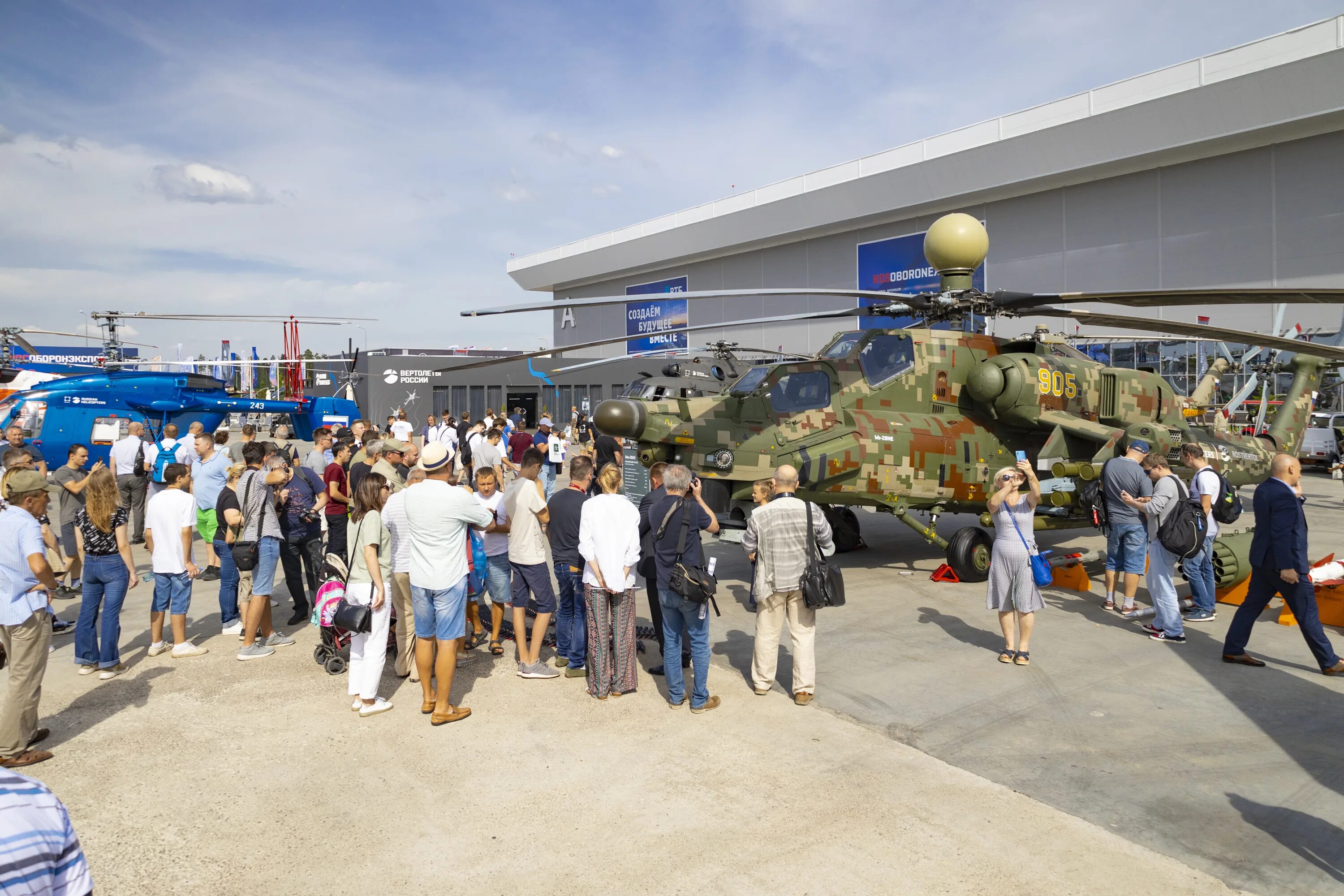 Кубинки выставка. Кубинки выставка. Музей вооружённых сил в кубинке. Парк патриот выставка военной техники. Кубинки выставка.