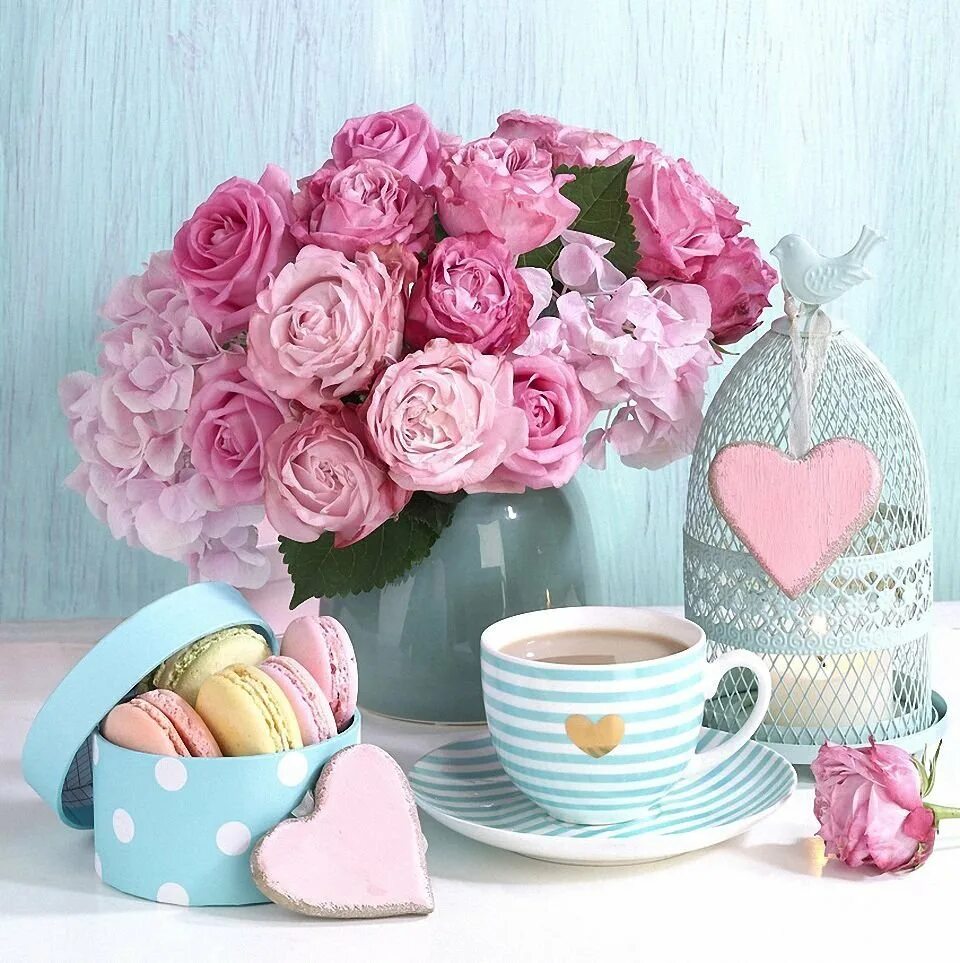 Доброе утро нежные картинки. Доброе утро в розовом цвете. Нежные пожелания с добрым утром. С днём рождения нежные открытки. Утро в розовых тонах.