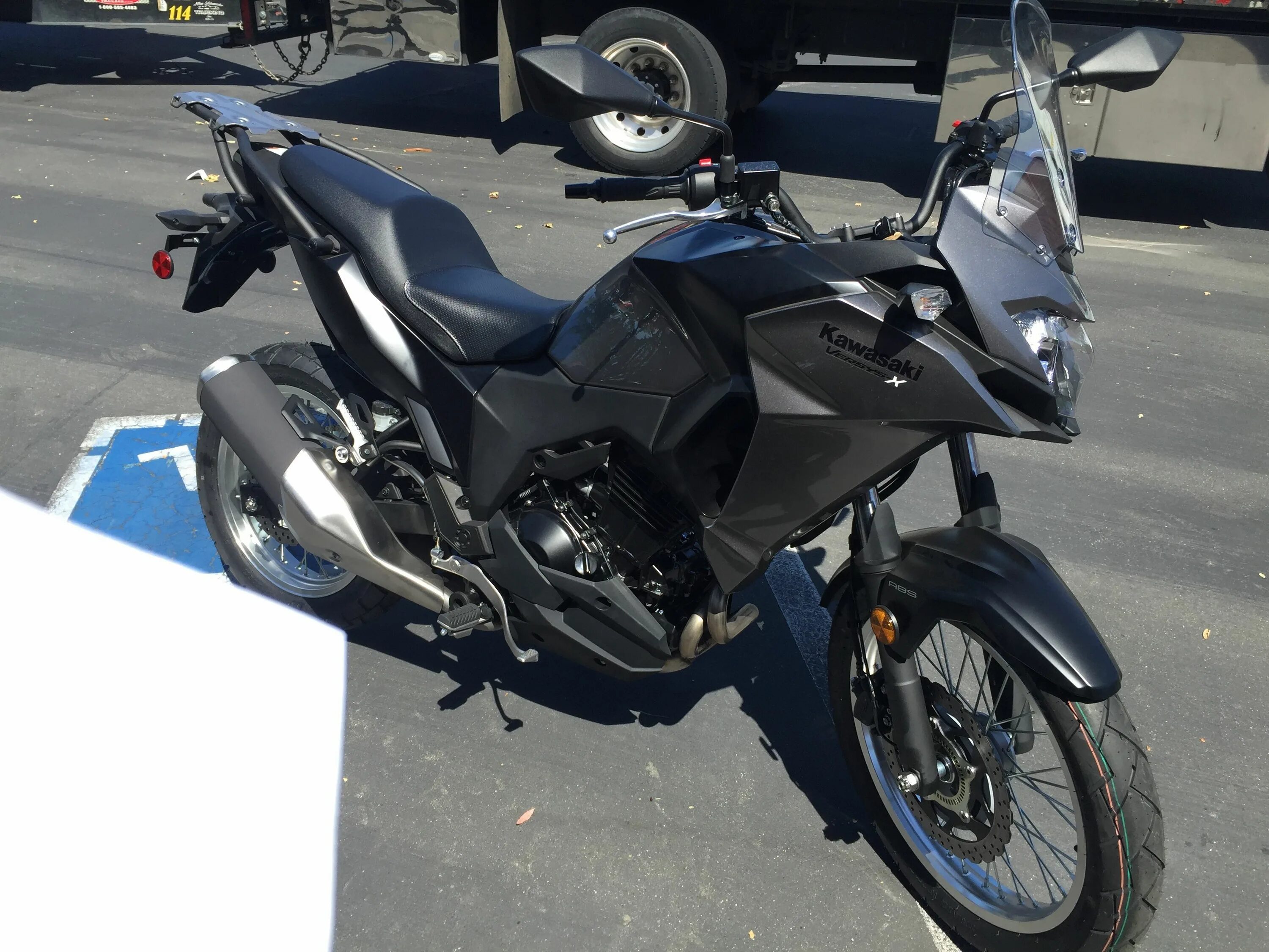 Kawasaki versys 300. Кавасаки adventure. Кавасаки kle 300. Версус 300. Versys 300.
