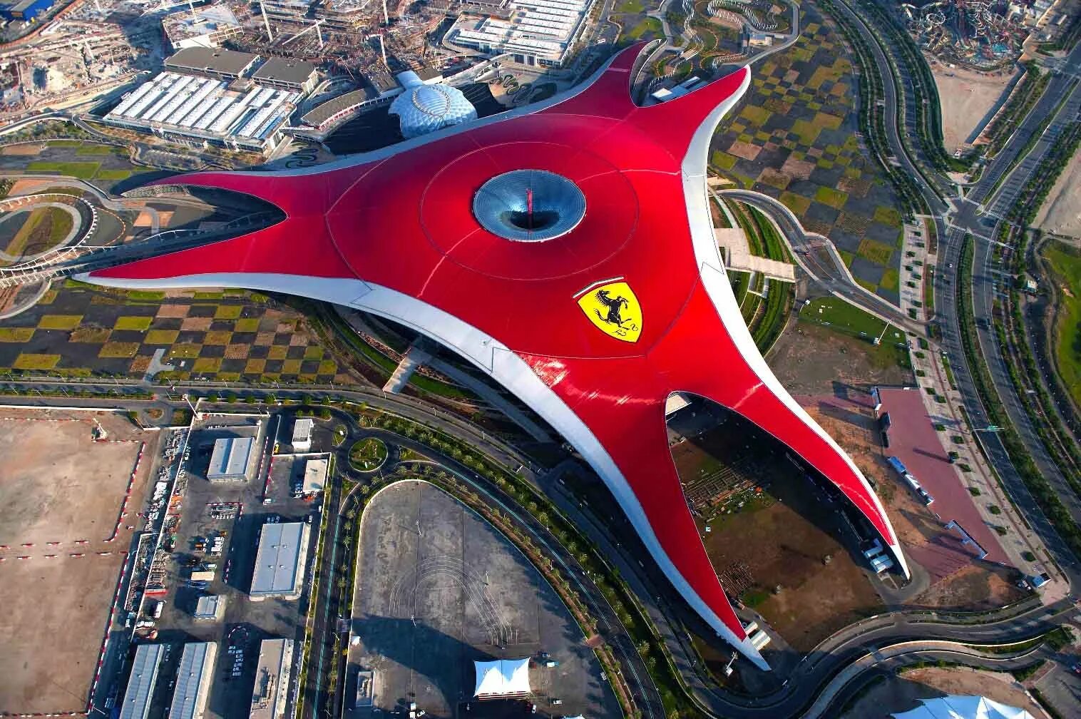Абу-Даби Ferrari World Abu Dhabi. Ferrari парк в Абу Даби. Феррари парк Дубай. Феррари парк Дубай аттракционы.