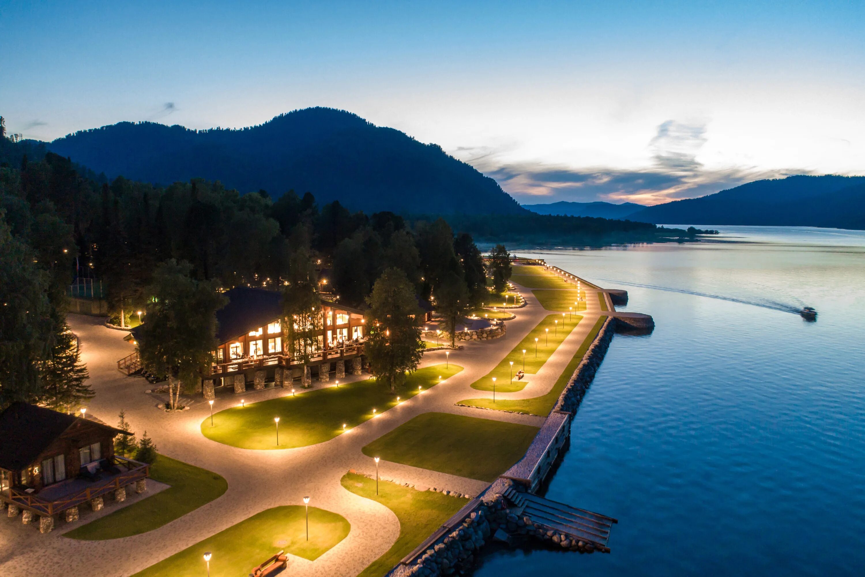 алтай вилладж резорт. «алтай виладж телецкое» отель. алтай резорт 5 звезд. алтай телецкое village. гостиница алтай резорт горно-алтайск.