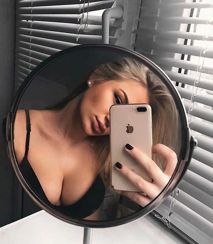 Selfie mirror