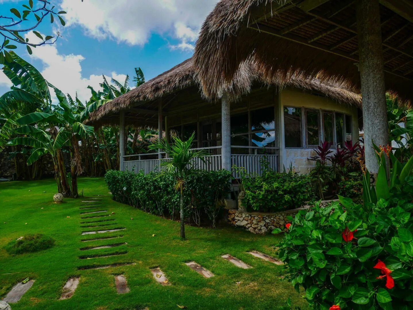 Бали недорого. Бунгало на Бали. Бали остров бунгало. Bungalow Jasmine Бали. Камбоджа Вьетнам бунгало.