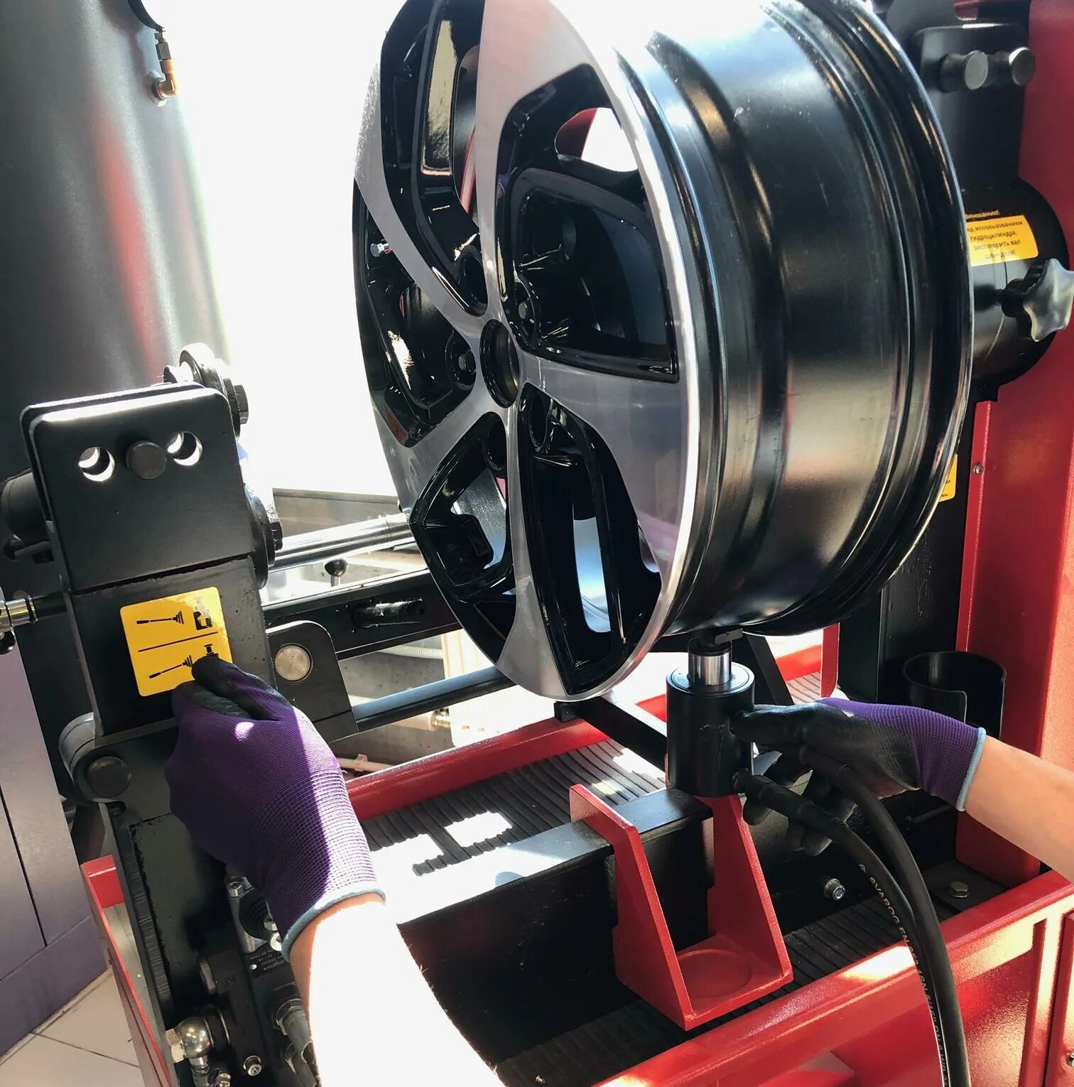 Правка дисков 650x650. Прокатать литой диск. Прокатка литых дисков. Титан правка дисков 5700-1. Правка литых дисков.