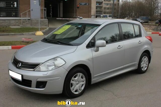 Nissan Tiida 2010. Ниссан Тиида 2010 года. Тиида Ниссан 2010 серебристый. Ниссан Тиида 2010 номера. Ниссан тиида купить 2010