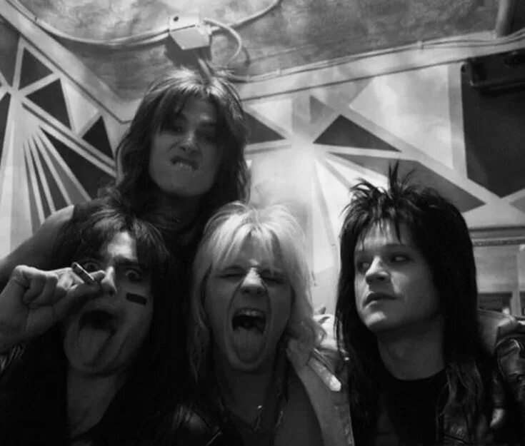 Грязь мотли крю. Грязь мотли крю. Dirt motley. Dirt motley. Грязь мотли крю.