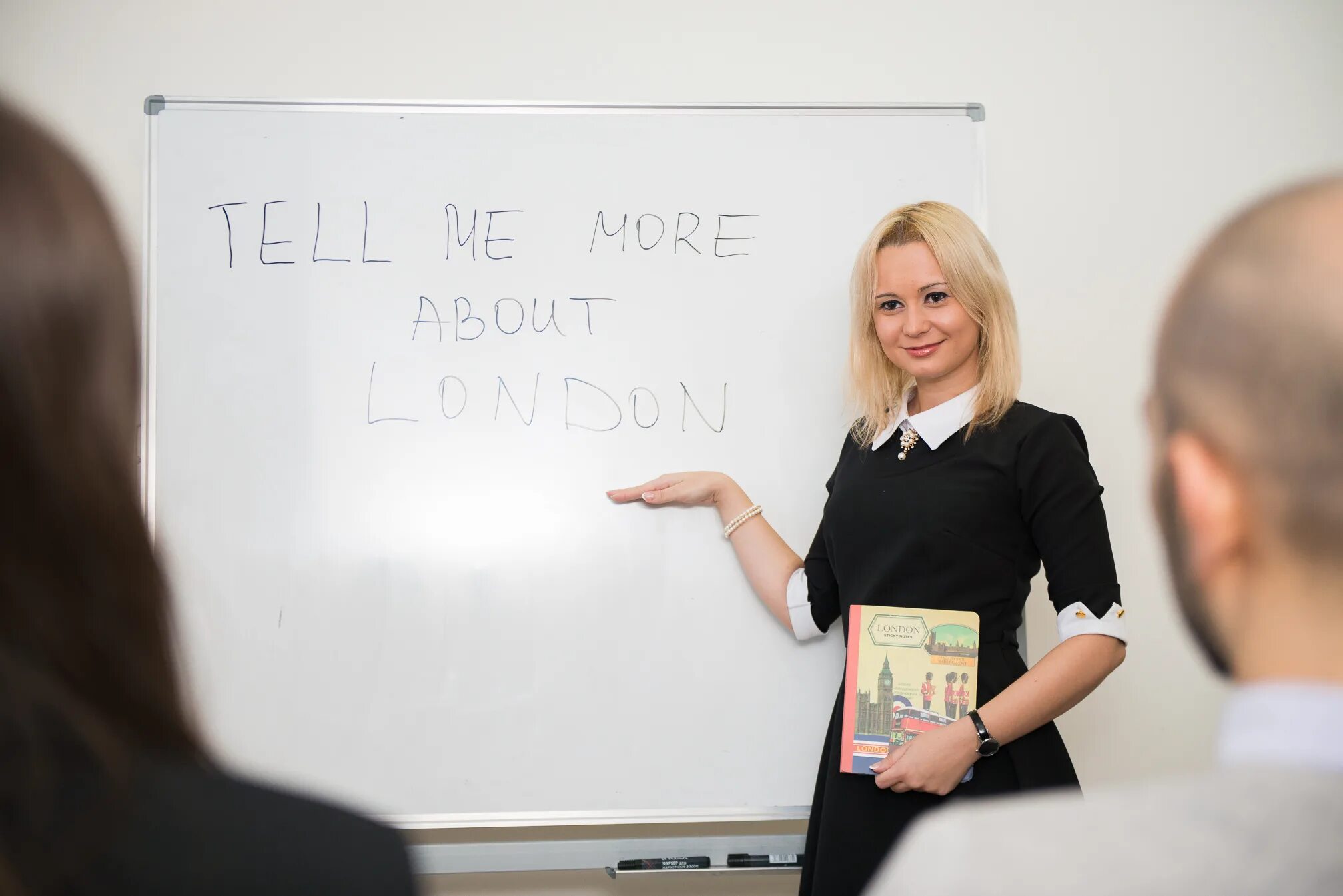 Дмитрий петров полиглот. Доцент иностранных языков. Учитель английского языка. Учитель английского. Дмитрий юрьевич петров полиглот.