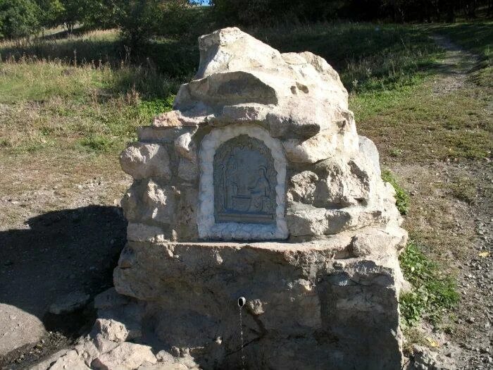 Саратовский родник. Родники Саратова. Родник серебряный Саратов. Малиновый Родник Саратов. Соляной Родник Саратов.