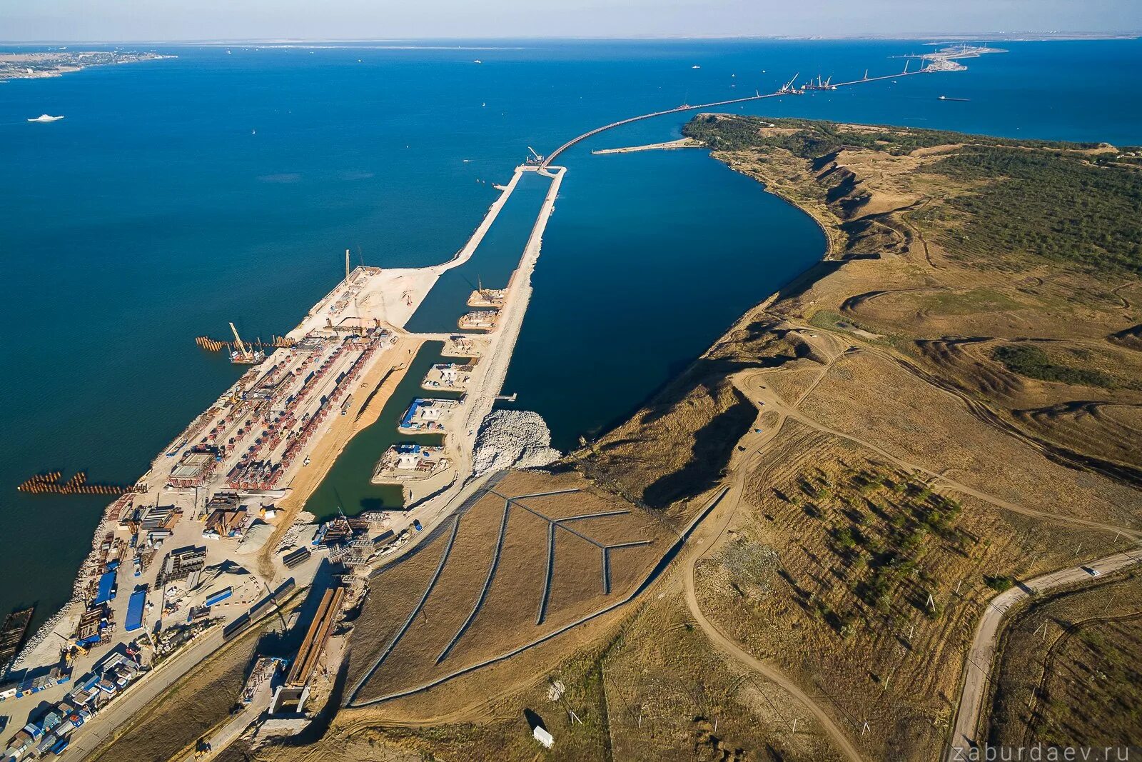 Керченский пролив порт. Остров тузла и крымский мост на карте. Паром крымский мост. Карта тамань порт кавказ. Паромная переправа керчь.