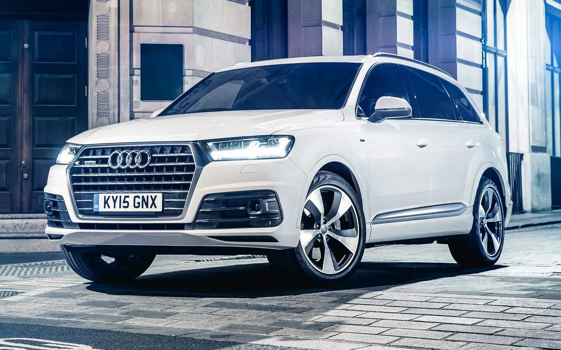 Ауди ку 7 россия. Audi q7. Ауди q7 2022. Ауди ку 7. Audi q7 II.