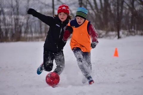 Зимний детский футбол