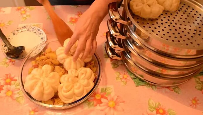 Китайские булочки в пароварке. Булочки в пароварке. Как делают булочки в пароварке. Китайские булочки на пару. Паровые булочки с мясом.