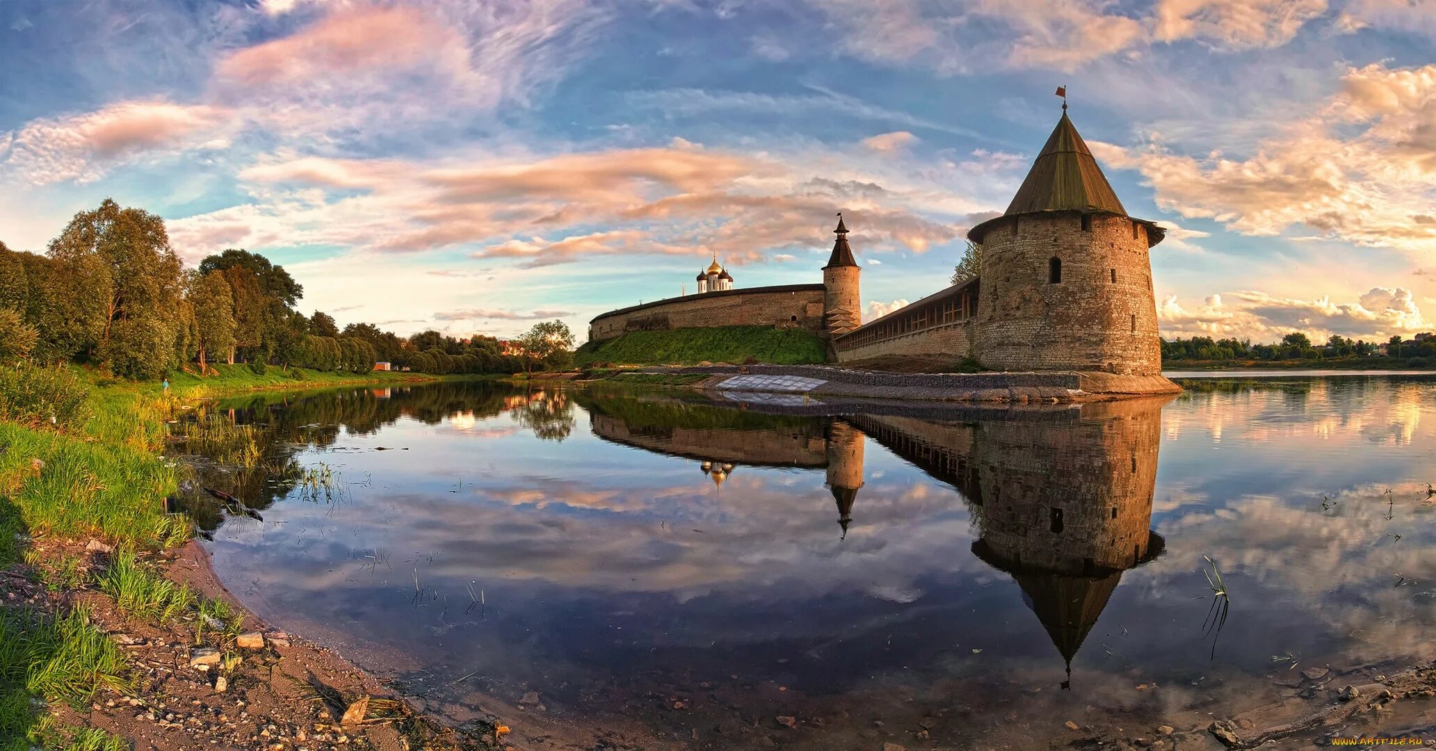 Псковская крепость (Псковский Кремль). Староладожская крепость Псков. Псковский Кремль (кром). Река Великая. Река Пскова.. Древняя Русь город Псков.