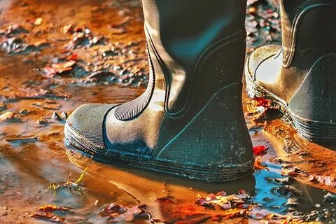 Сапоги в воде