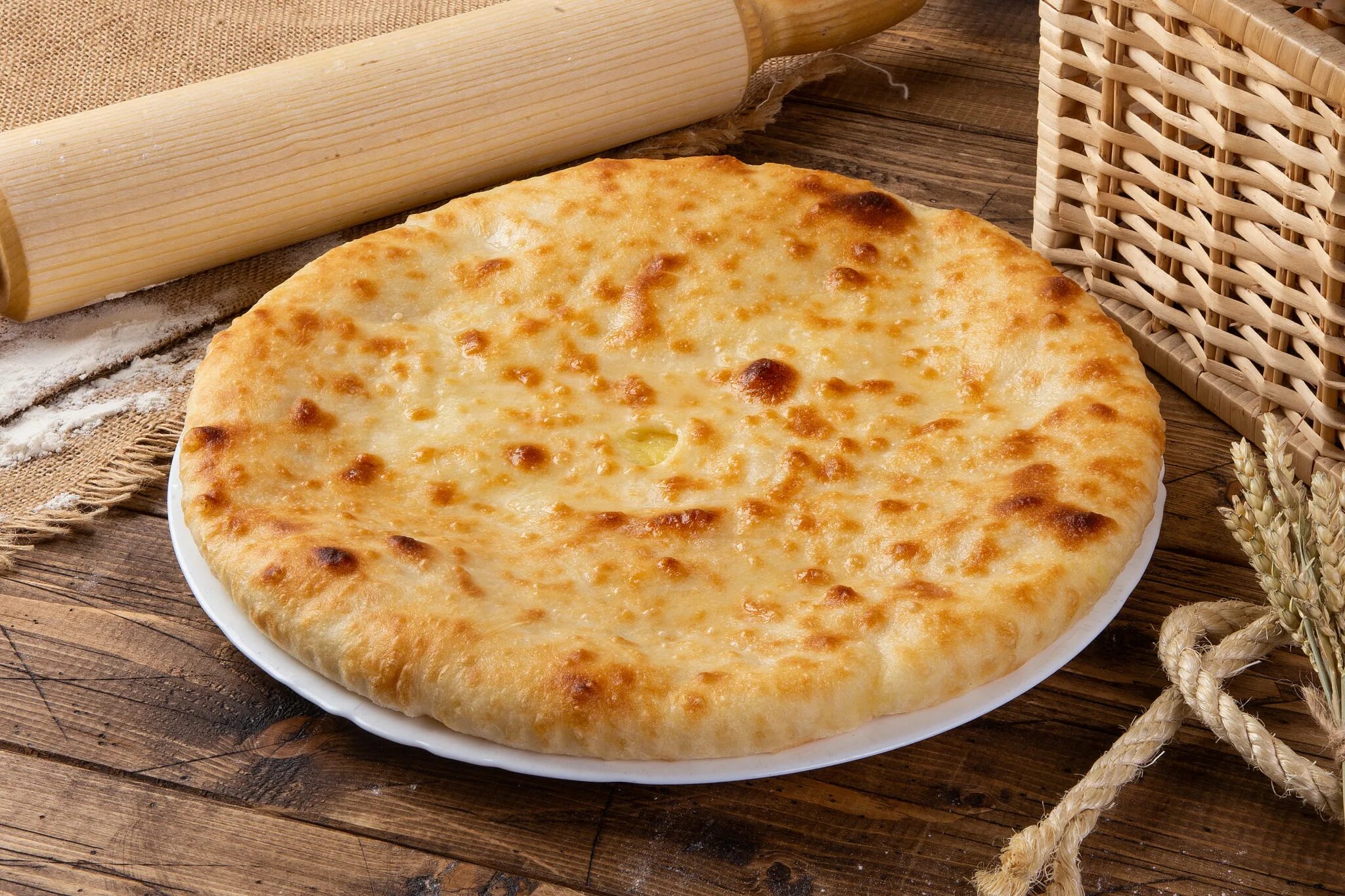 Осетинские пироги рецепт с сыром и картофелем. Картофджин осетинский. пирог уалибах. картофчин осетинский пирог. осетинские пироги картофджин.