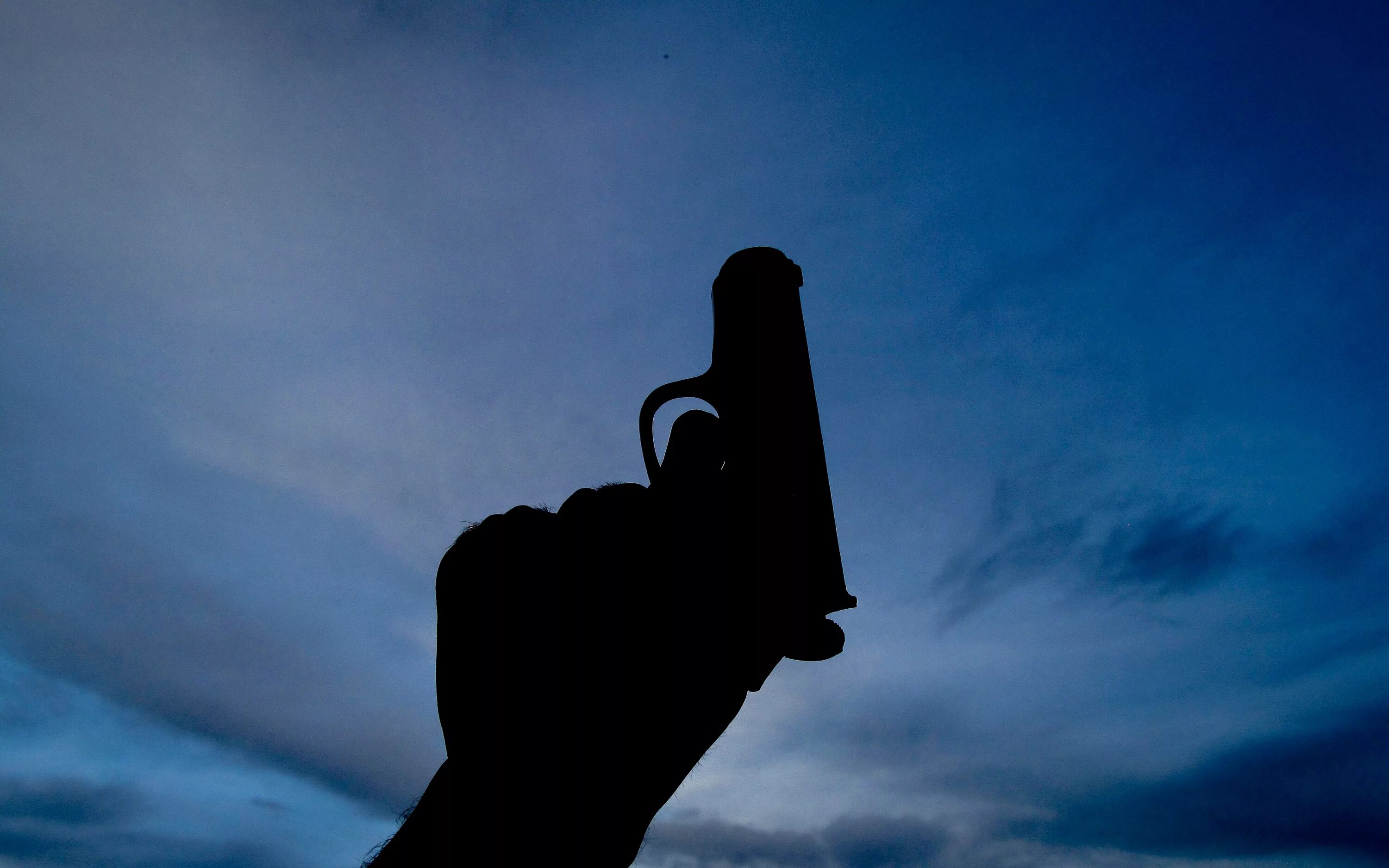 Стрельба в воздух из автомата. Стрельба вверх. Стрельба в воздух. Стрельба вверх. Cj стреляет вверх.