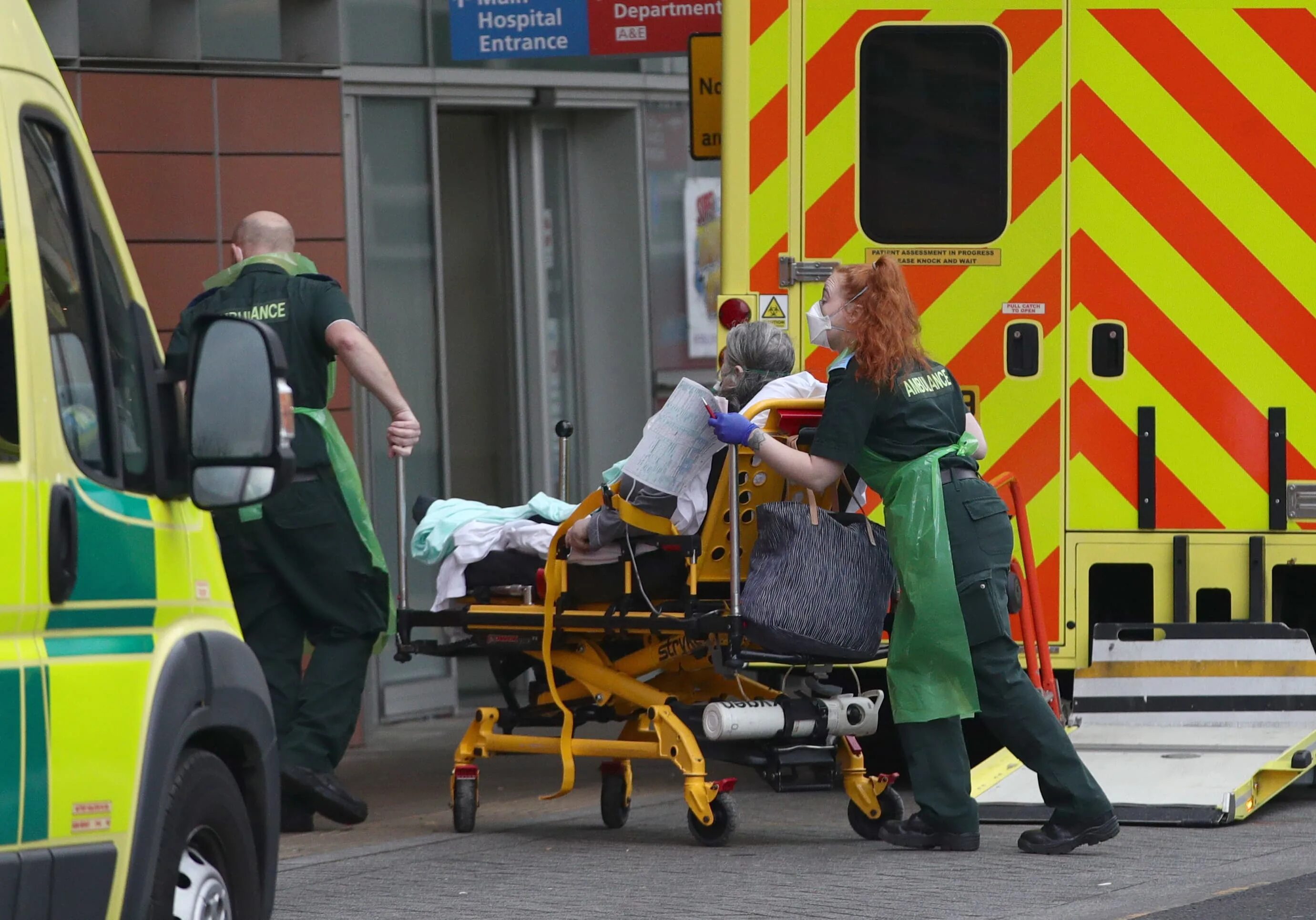 Изоляция англии. Royal London Hospital. Лондонский госпиталь фото промо.