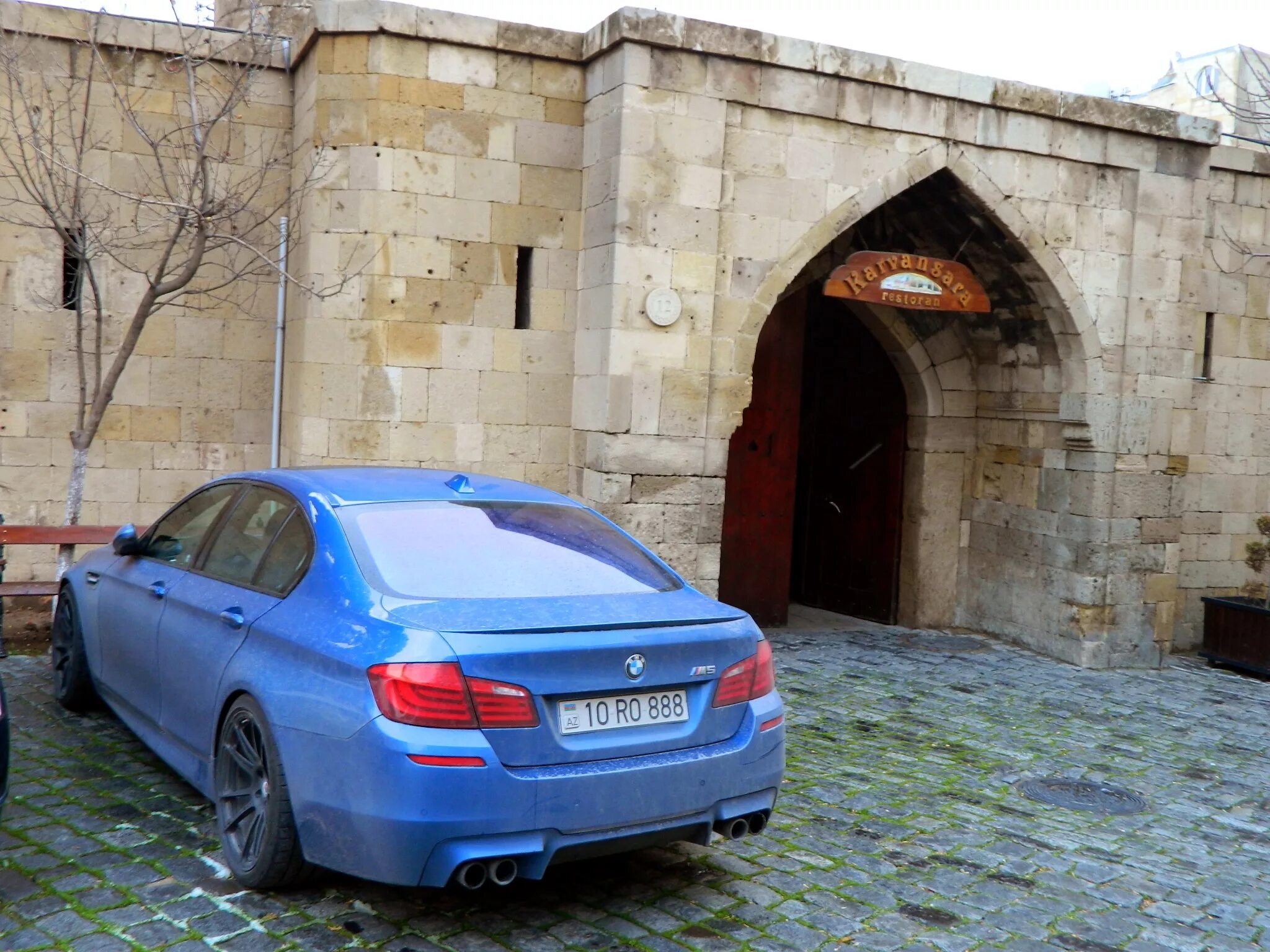 Авто баку азербайджан. BMW m5 Baku. BMW m5 200 азербайджанский номер. БМВ В Баку. Гос номера Азербайджана город Баку.
