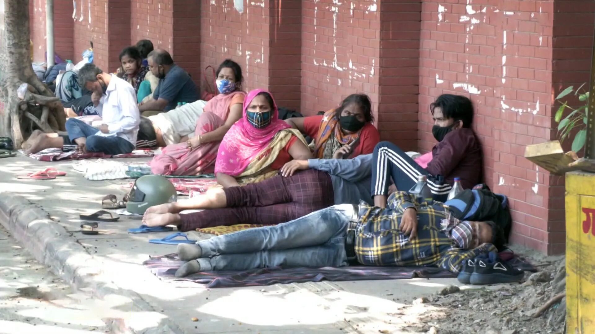 Программа передач болливуд. Первое мая в индии. Коммунизм в индии. Товары из индии. May india.