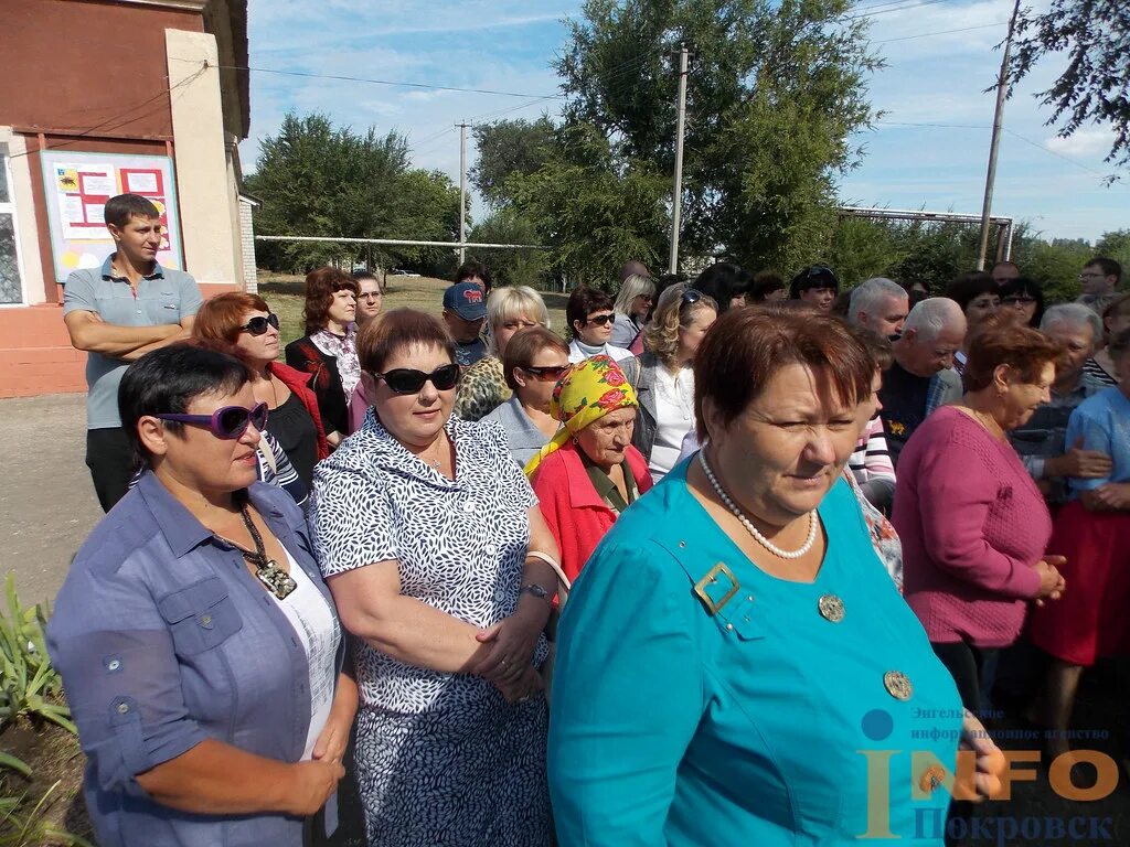 Погода в квасниковке энгельсского района. Новая Квасниковка Волгоградская. Школа села Квасниковка. Юбилей школы с Квасниковка. Новая Квасниковка директор.