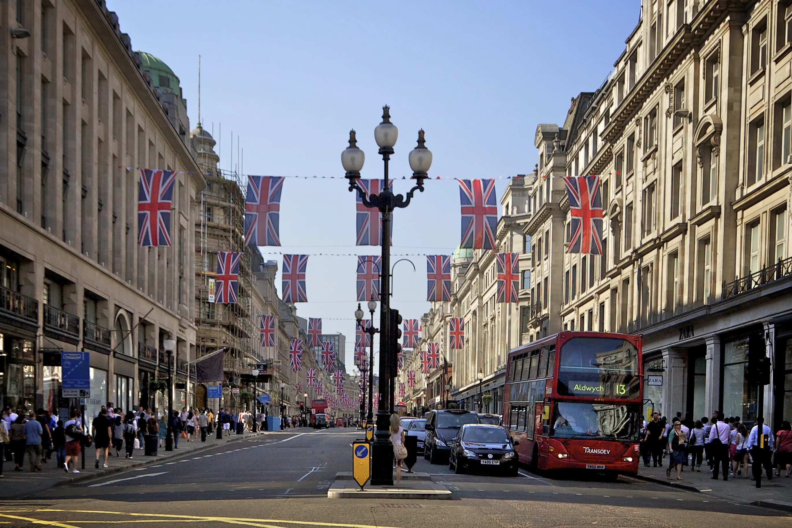 Известные улицы стран. Риджент стрит Лондон. Уэст энд Лондон. Улица Оксфорд стрит в Лондоне. Джон Нэш Риджент стрит.