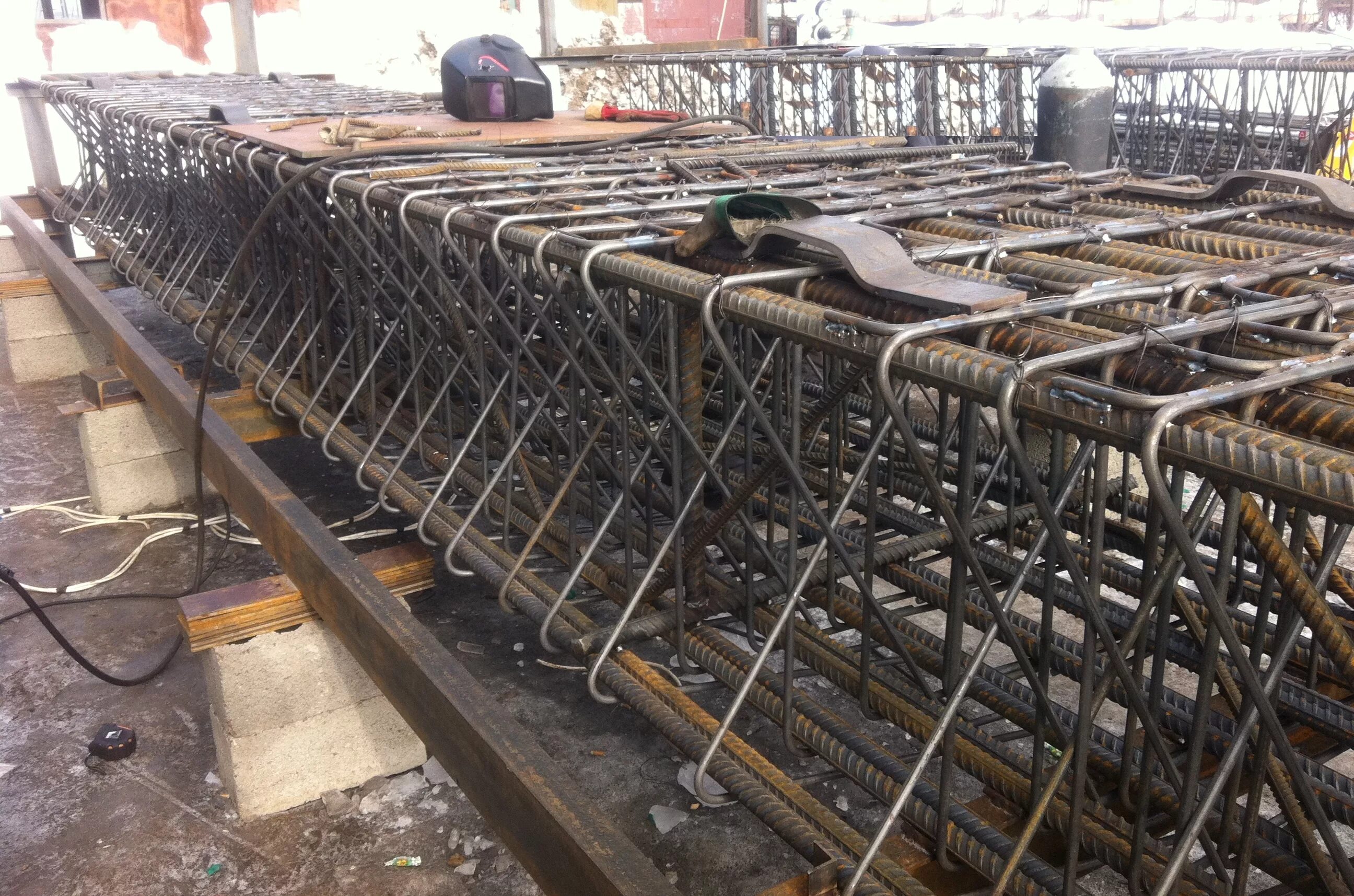 арматурный каркас для плиты перекрытия 200мм. арматурный каркас колонны 32 арматура. каркасы арматурные класса а-i диаметром: 10 мм. арматура для фундамента. армировка ригеля.